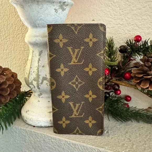 - Louis Vuitton monogram, eye glass case like new - Picture 3 of 14